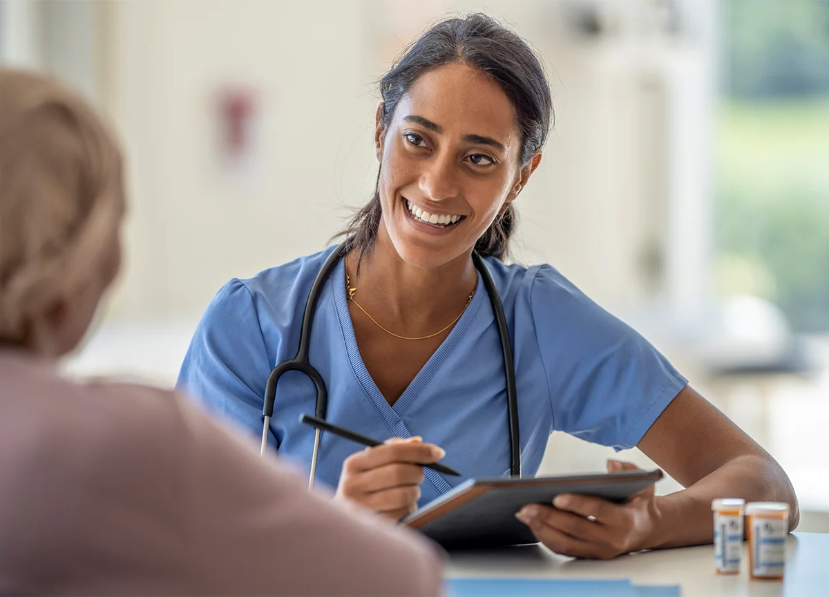 An adult-gerontology nurse practitioner interacts with her patient.